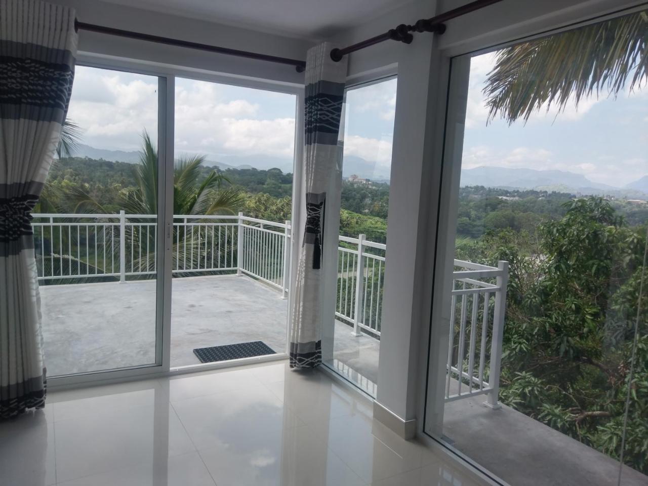 Mahaweli View Inn Kandy Exteriér fotografie
